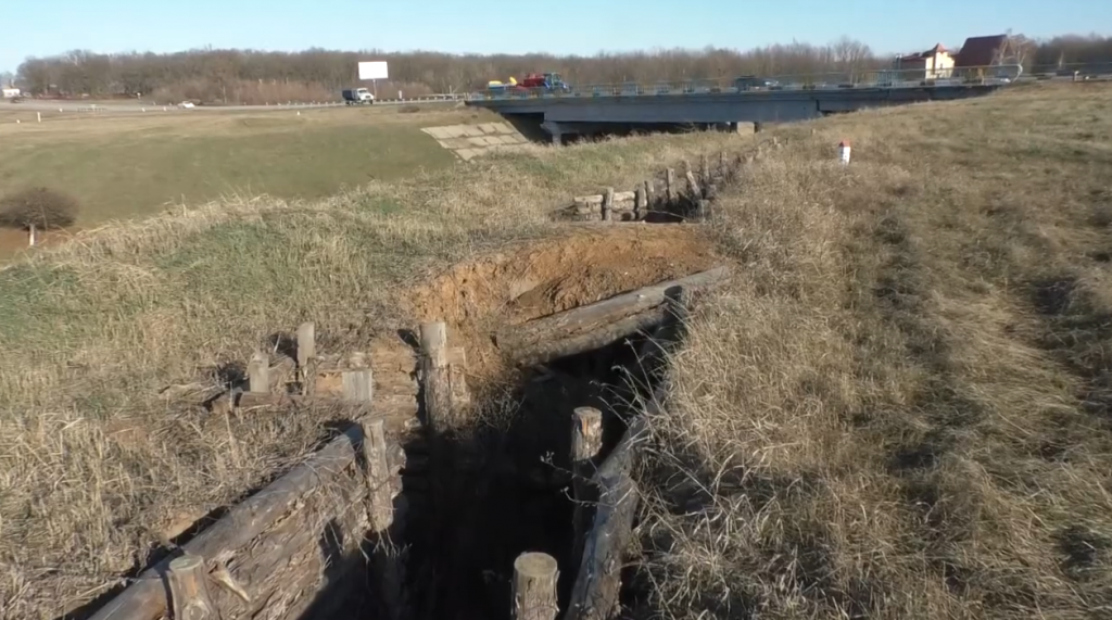 Чотири роки з початку будівництва третьої оборонної лінії Харкова: споруда руйнується (відео)
