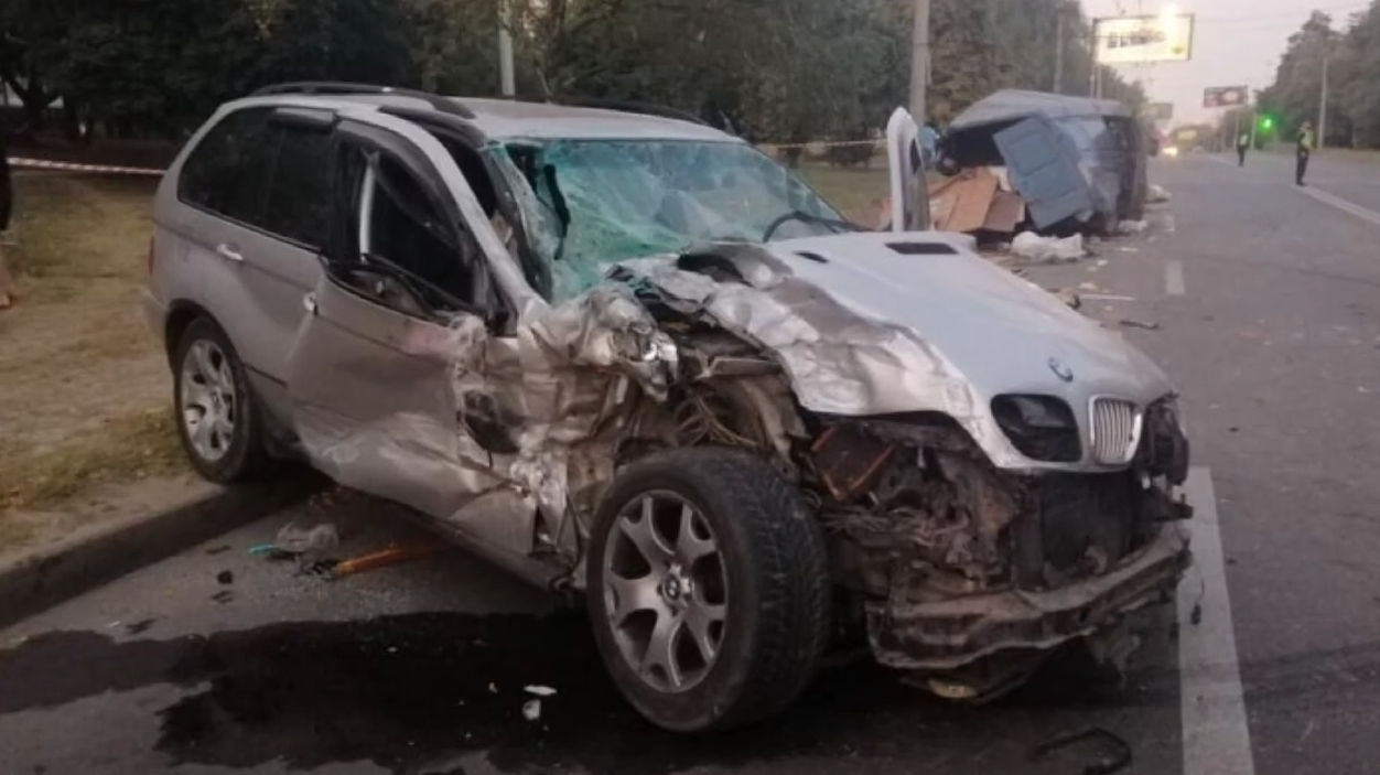 Учасник ДТП вважає, що слідчий підігрує водію позашляховика, який був напідпитку (відео)