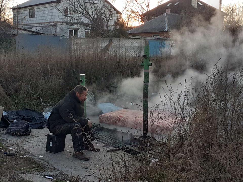 Бомжи перекрыли вентиль тепломагистрали и оставили без отопления 56 домов на Салтовке