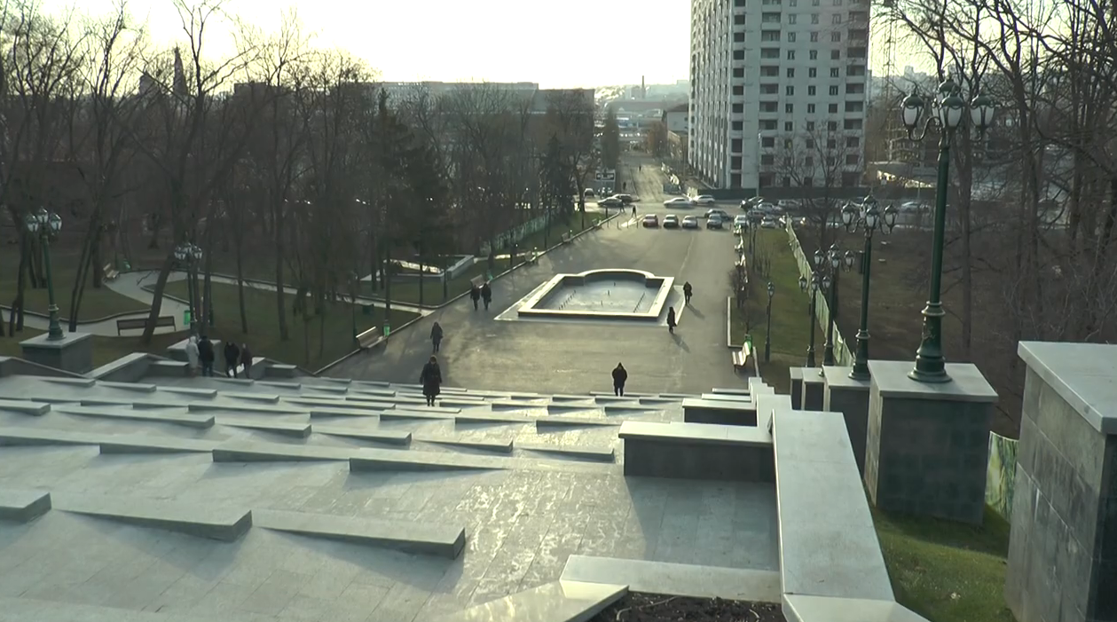 Нові лавки, урни та освітлення: в Харкові продовжується реконструкція каскаду (відео)