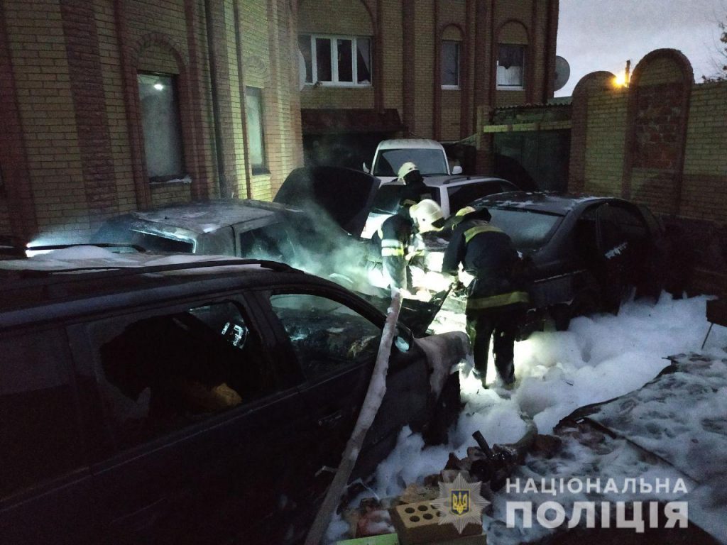 Три автомобиля подожгли в Харькове (фото)