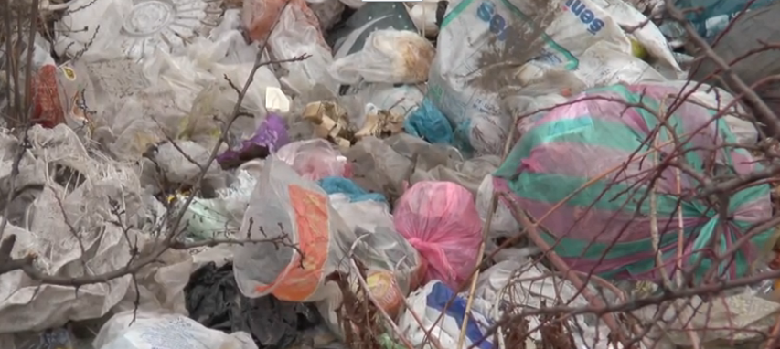 У Безлюдівці люди страждають від сміттєзвалищ з їдким запахом (відео)
