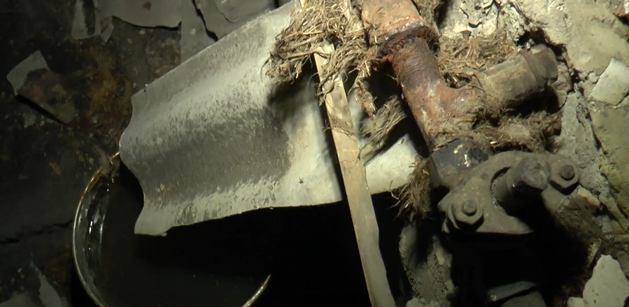 У Шевченківському районі мешканці будинку скаржаться на холодні батареї (відео)