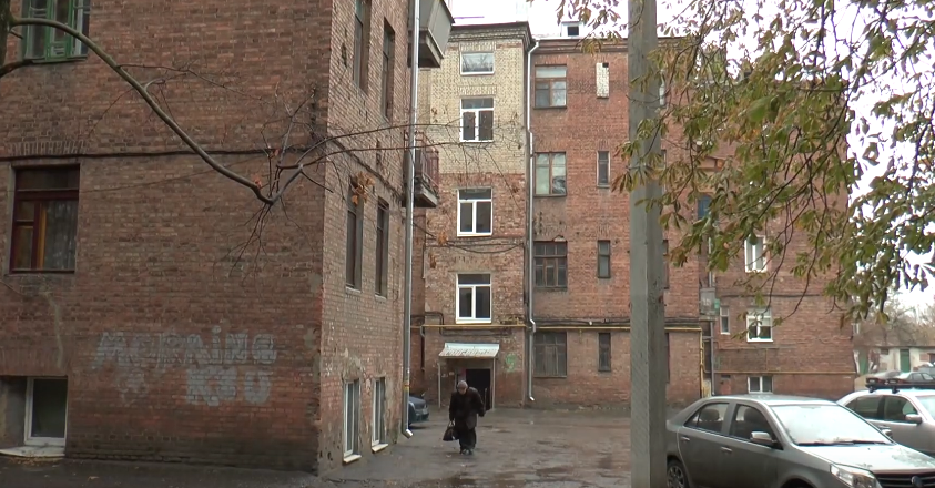Мешканці будинку в Московському районі скаржаться на відсутність опалення (відео)