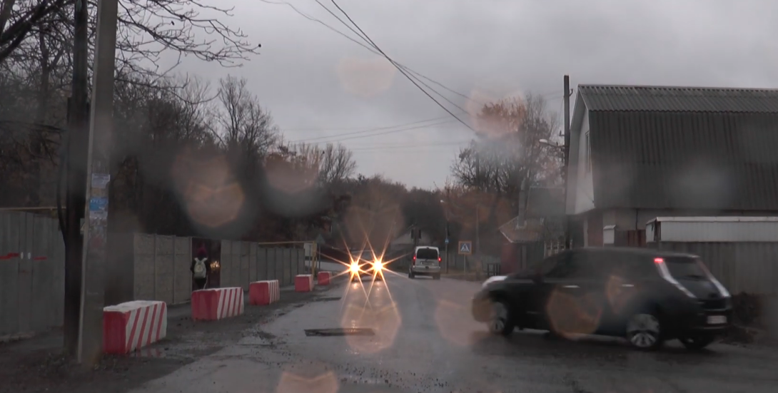 У Пісочині люди скаржаться на інтенсивний рух автівок