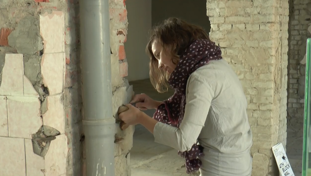 Роботи Бієнале молодого мистецтва готують до повернення власникам (відео)