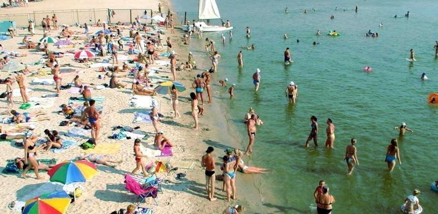 Зеленский подписал закон о свободных пляжах для всех граждан