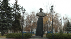 У Харкові облили червоною фарбою пам’ятник Жукову (відео)