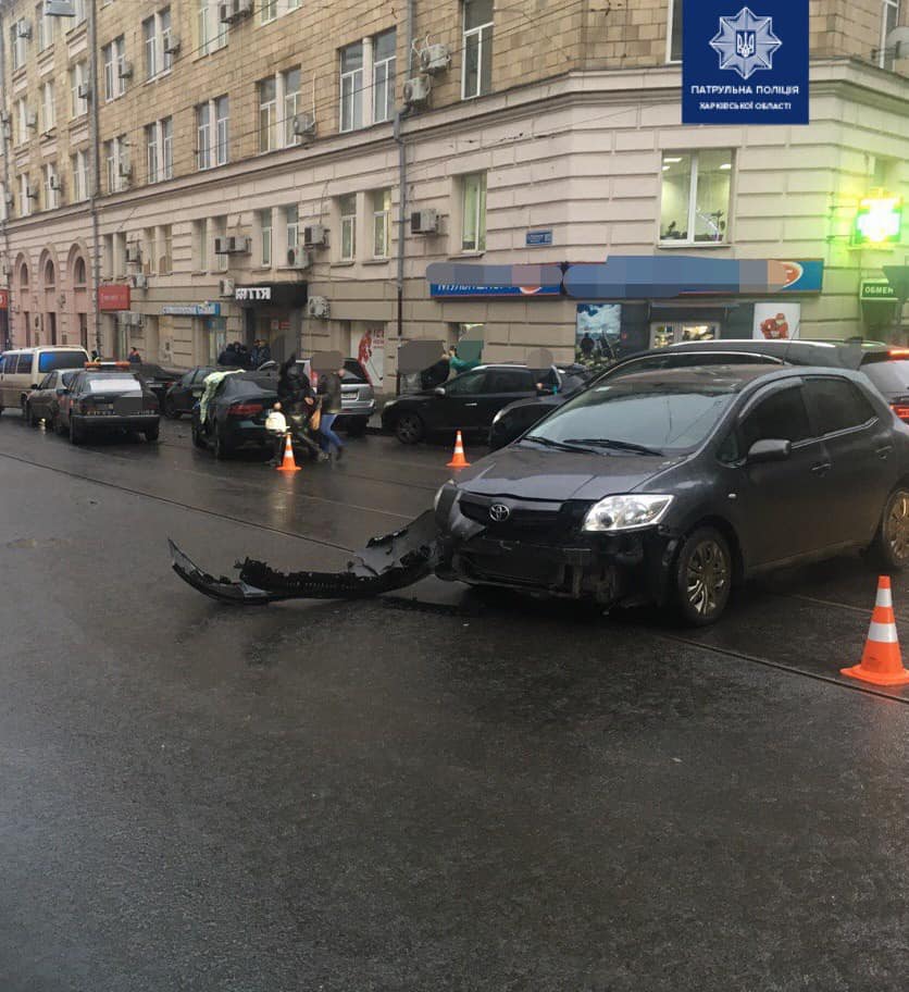 На Московском проспекте столкнулись пять автомобилей (фото)