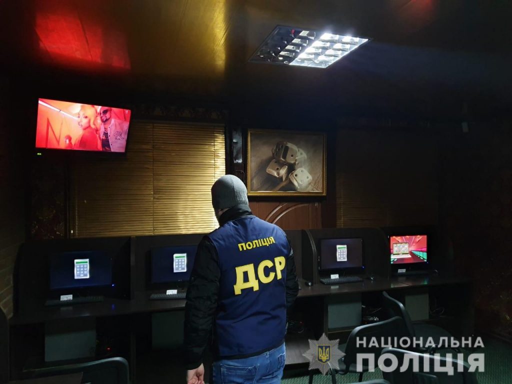 Полицейские закрыли более полутысячи казино во всех регионах Украины (фото)