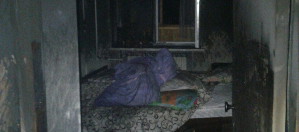 В Харькове на пожаре погибла женщина и пострадали три ребенка (фото)