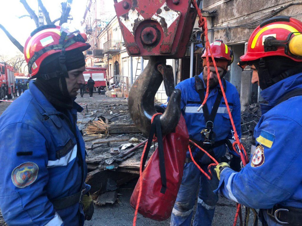 В Одессе спасатели закончили обследование здания сгоревшего колледжа