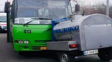Маршрутка попала в ДТП на Гвардейцев Широнинцев (фото)