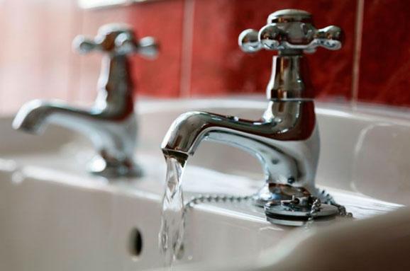 У центрі Харкова люди обурюються перебоями із гарячою водою (відео)
