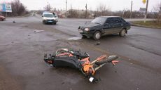 Мотоциклист, которого сбили на Харьковщине, умер в больнице (фото)