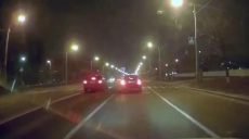 Пешехода сбили на переходе ночью (видео)