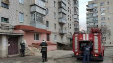 На Харьковщине в многоэтажке горел балкон (фото)