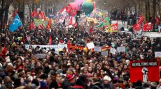 Во Франции прошли массовые протесты против пенсионной реформы Макрона