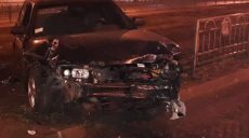 Пьяный водитель сбил ограждение на проспекте Победы (фото)
