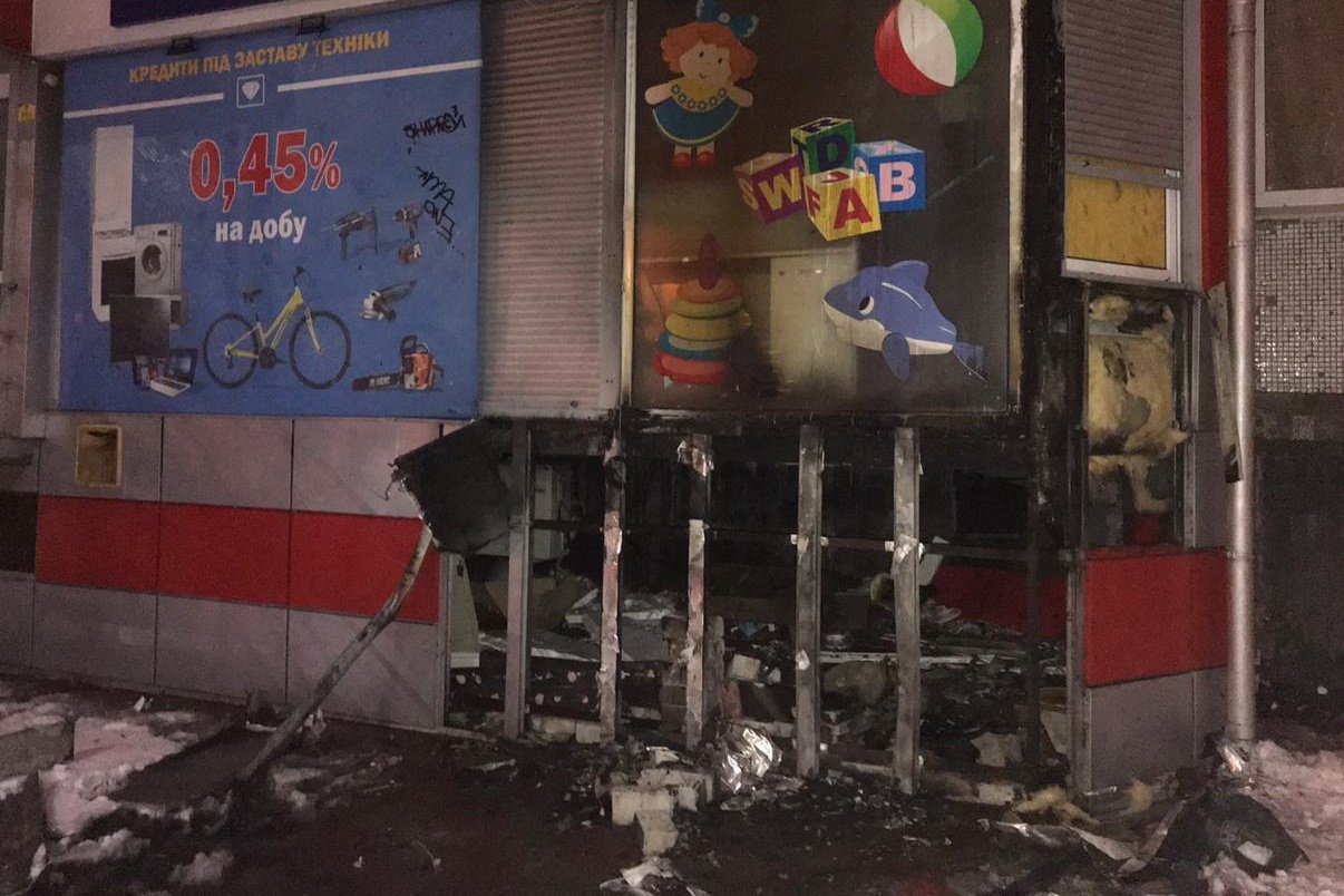 В Харькове горел ломбард (фото)