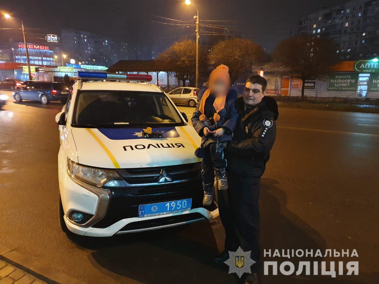 Шестилетнюю девочку, сбежавшую из села, «поймали» в метро Харькова (фото)