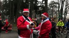 Харків’яни у костюмах Санта Клаусів пробігли парком Горького (відео)