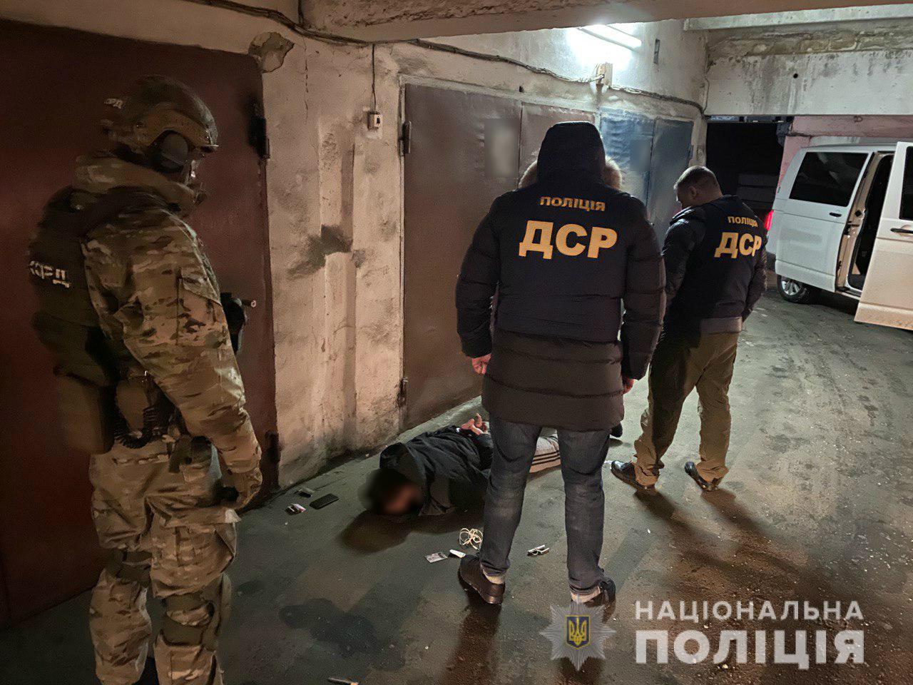 Харьковская полиция обнаружила оружие и боеприпасы у группы граждан (фото)