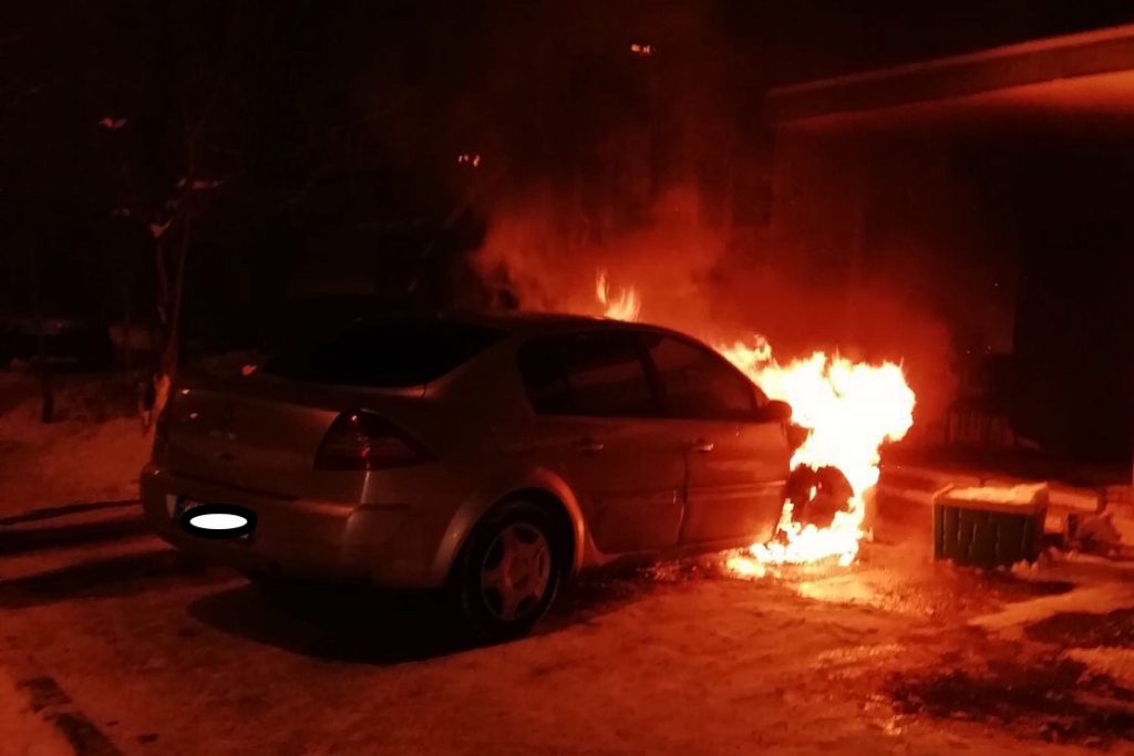 На Волонтерской сгорел припаркованный Renault Megane (фото)