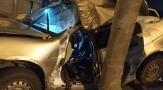 В Харькове водителя пришлось деблокировать из искалеченного автомобиля (фото)