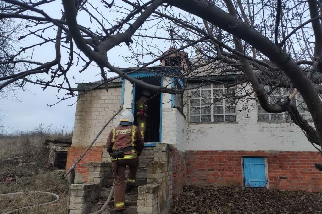 На Харьковщине подожгли частный дом (фото)