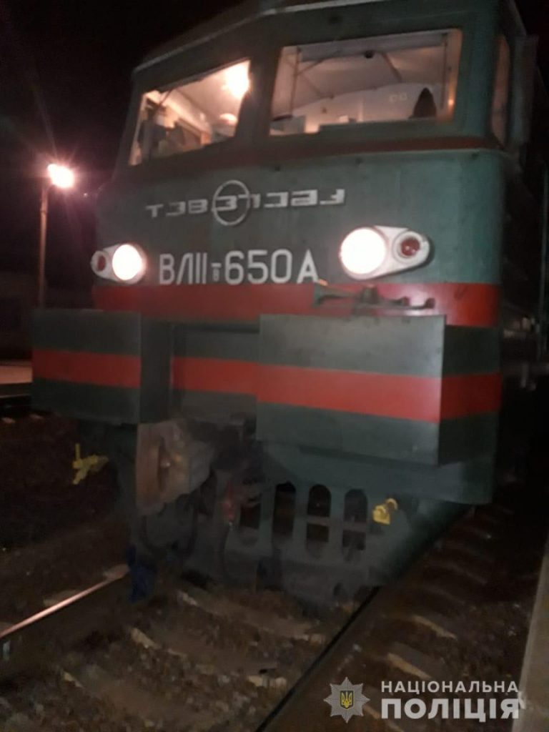 На Харьковщине под колесами поездов за один день погибли два человека (фото)