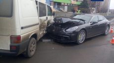 На Клочковской столкнулись Volkswagen и Porsche (фото)