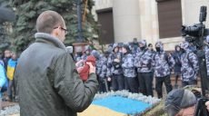 Теракт біля Палацу спорту: потерпілі з активістами вийшли протестувати (відео)