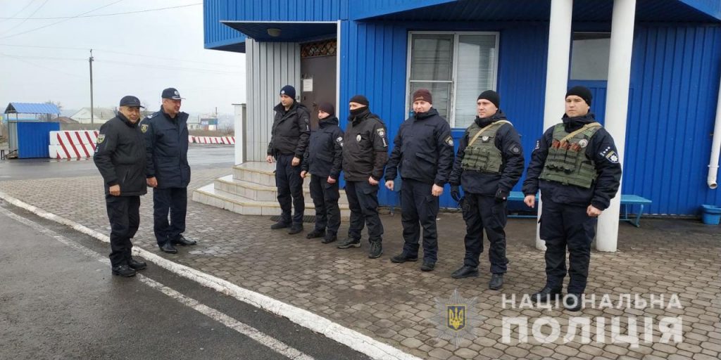 Сокуренко осмотрел блок-посты в Мариуполе, где дежурят харьковские полицейские