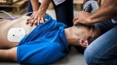 На станции метро пенсионерка впала в состояние клинической смерти
