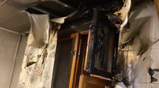 Спасатели вынесли из горевшей квартиры ее спящего хозяина