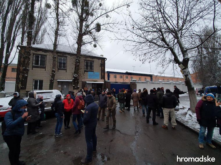 Активисты блокируют выезд «беркутовцев». Россия привезла пленных для обмена