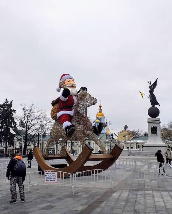 На декоративные фигурки, которыми украшена центральная улица города, потратили 22 млн грн (фото)