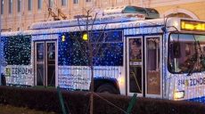 Фото дня: новогодний «светящийся» трамвай