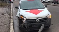 На пр. Петра Григоренко водитель Renault не выдержал интервал и попал в ДТП (фото)