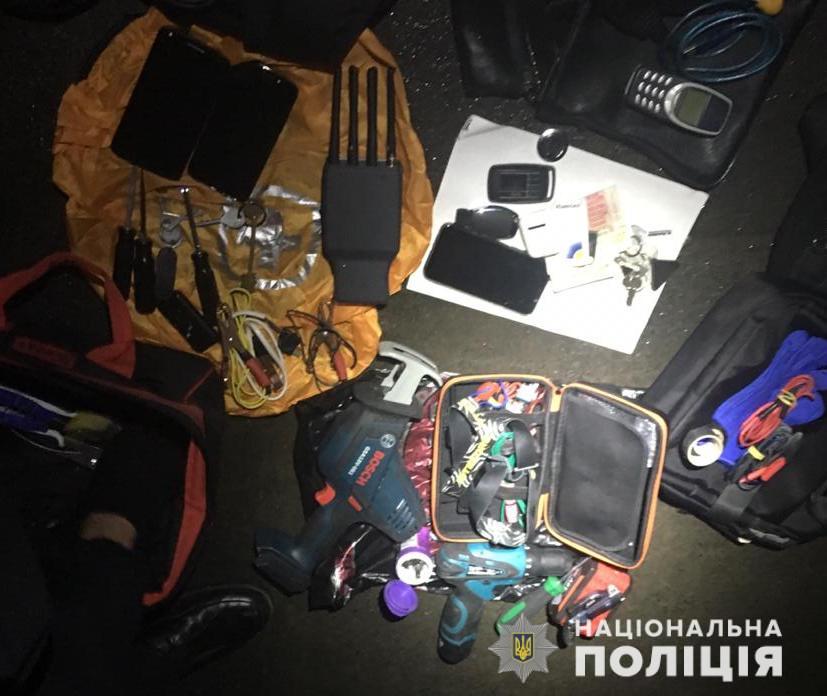 Полиция задержала группу похитителей элитных автомобилей (фото)
