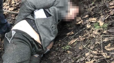 У Харкові поліцейський обміняв себе на заручницю та отримав удар ножем по обличчю (відео)