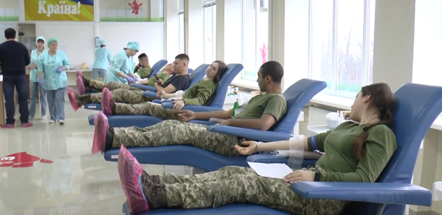 Донорами обласного центру служби крові стали 800 студентів (відео)