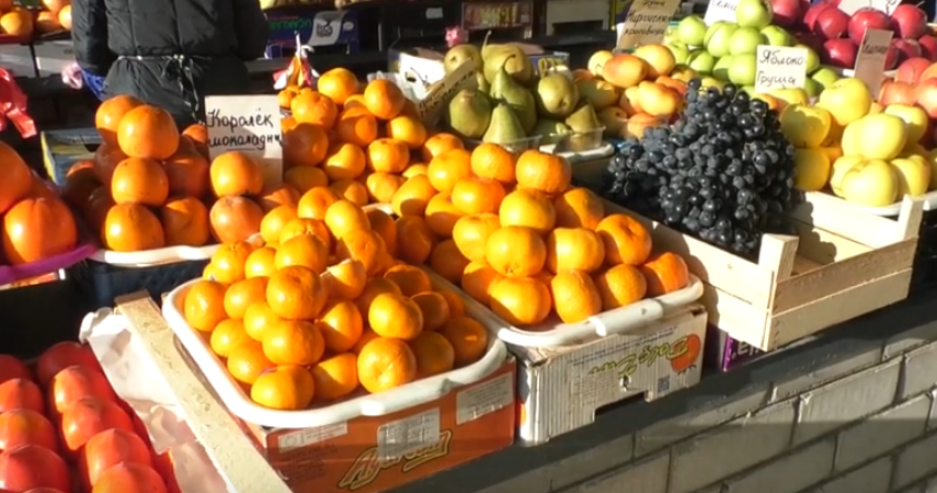 Не в’ялі та з пружною шкіркою: як обрати солодкі та смачні мандарини (відео)