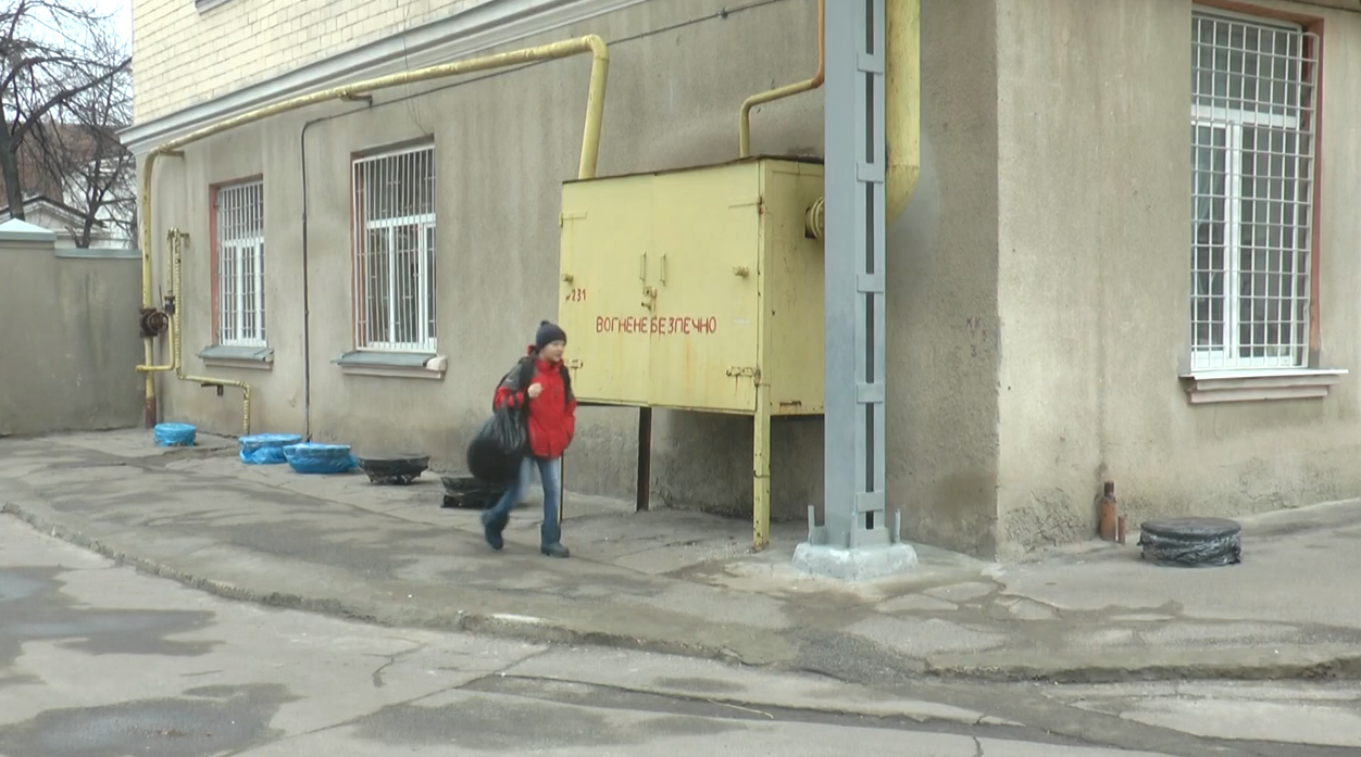Електропідстанція та газова установка: харків’яни бояться відправляти дітей до школи (відео)