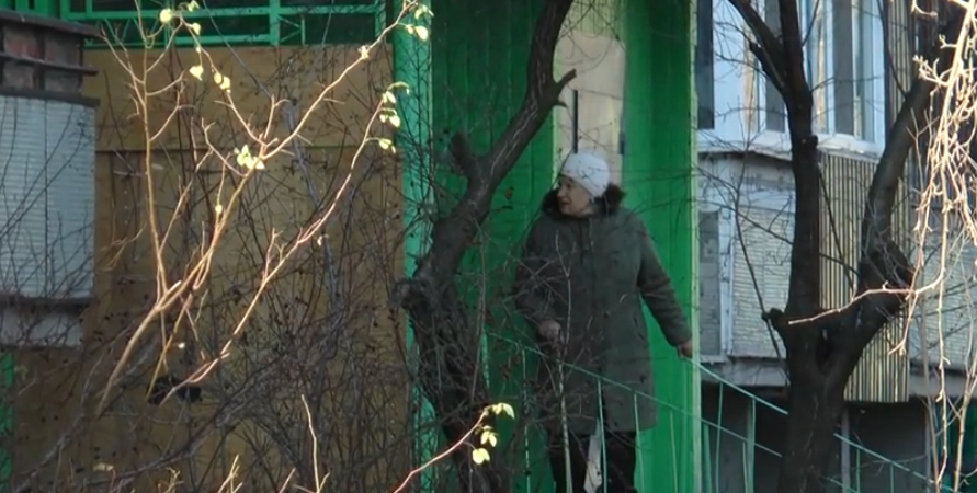 Мешканці будинку на Олексіївці — пів року без гарячої води (відео)