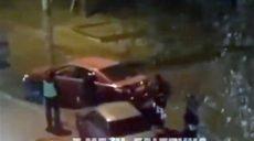 Автомобиль врезался в остановку с людьми в Харькове (видео)