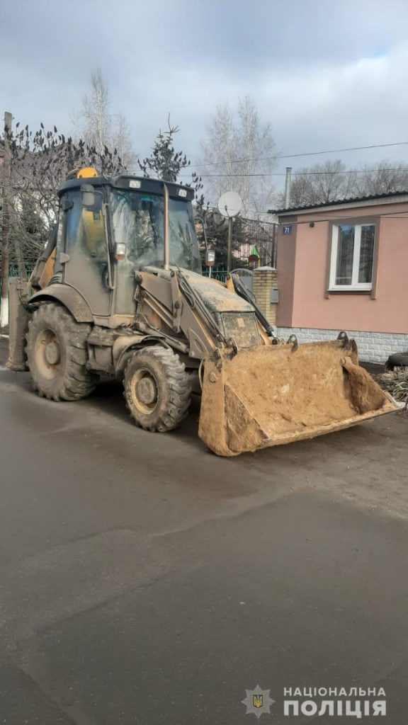 Полиция прекратила незаконную добычу глины на Харьковщине (фото)