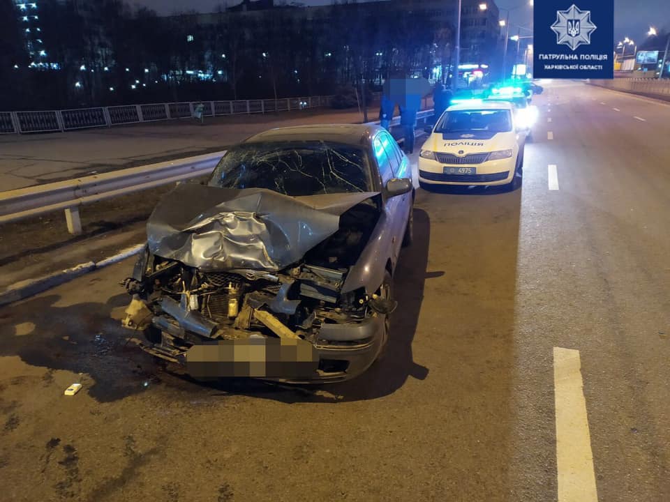 На пр. Науки Mazda въехала в припаркованный Hyundai депутата горсовета (фото)