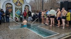 На Крещение в Саржин яр пришли сотни людей (видео, фото)